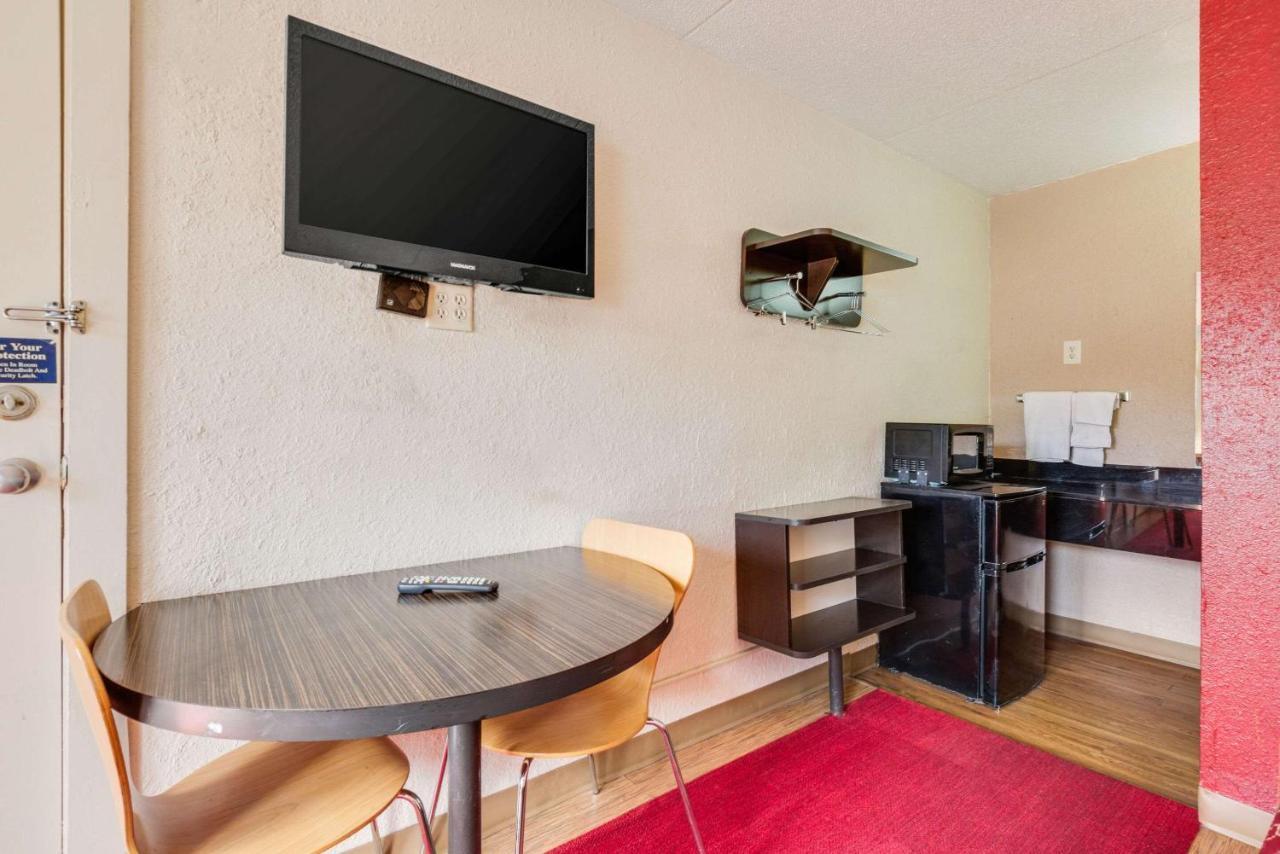 Econo Lodge Inn & Suites Terre Haute Extérieur photo