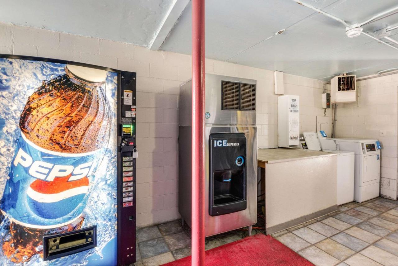 Econo Lodge Inn & Suites Terre Haute Extérieur photo